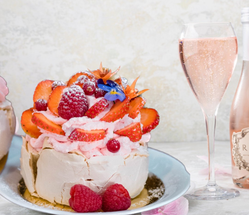 Pavlova minitort + rose 0.2L combo