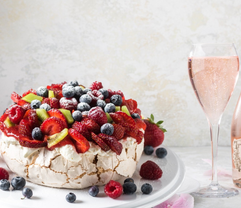 Pavlova tort klassikaline + rose 0.75L combo