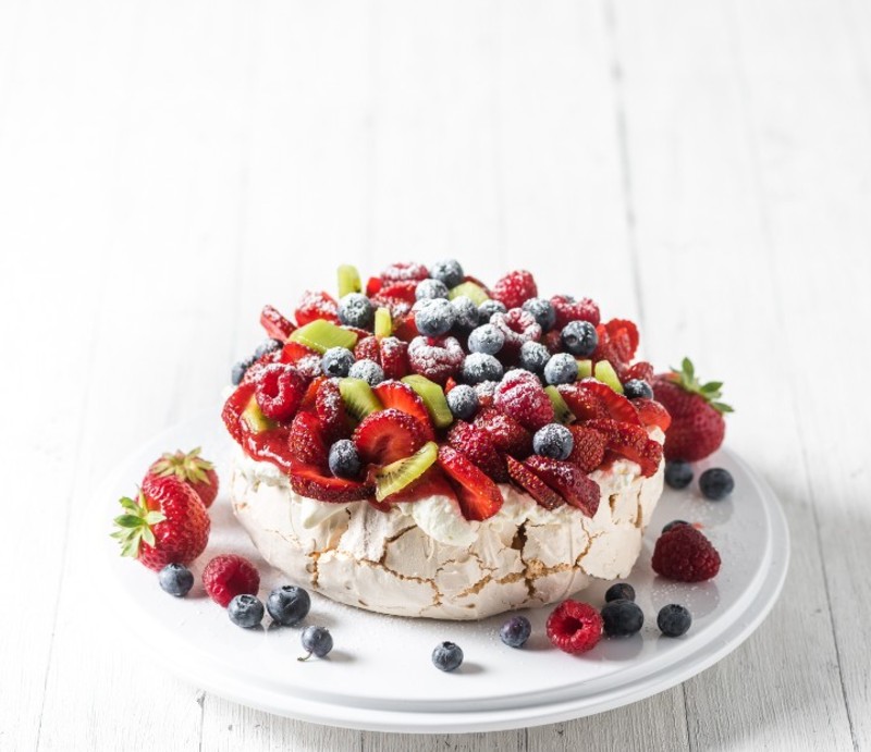 Pavlova tort, klassikaline marjade mix